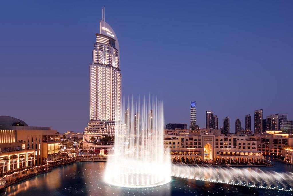 Infinity pool at Address Downtown (Downtown Dubai)