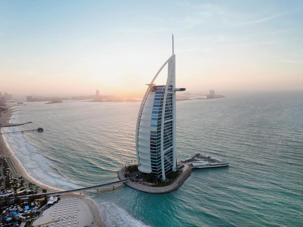 Infinity pool at Jumeirah Burj Al Arab (Umm Suqeim, Jumeirah Beach)