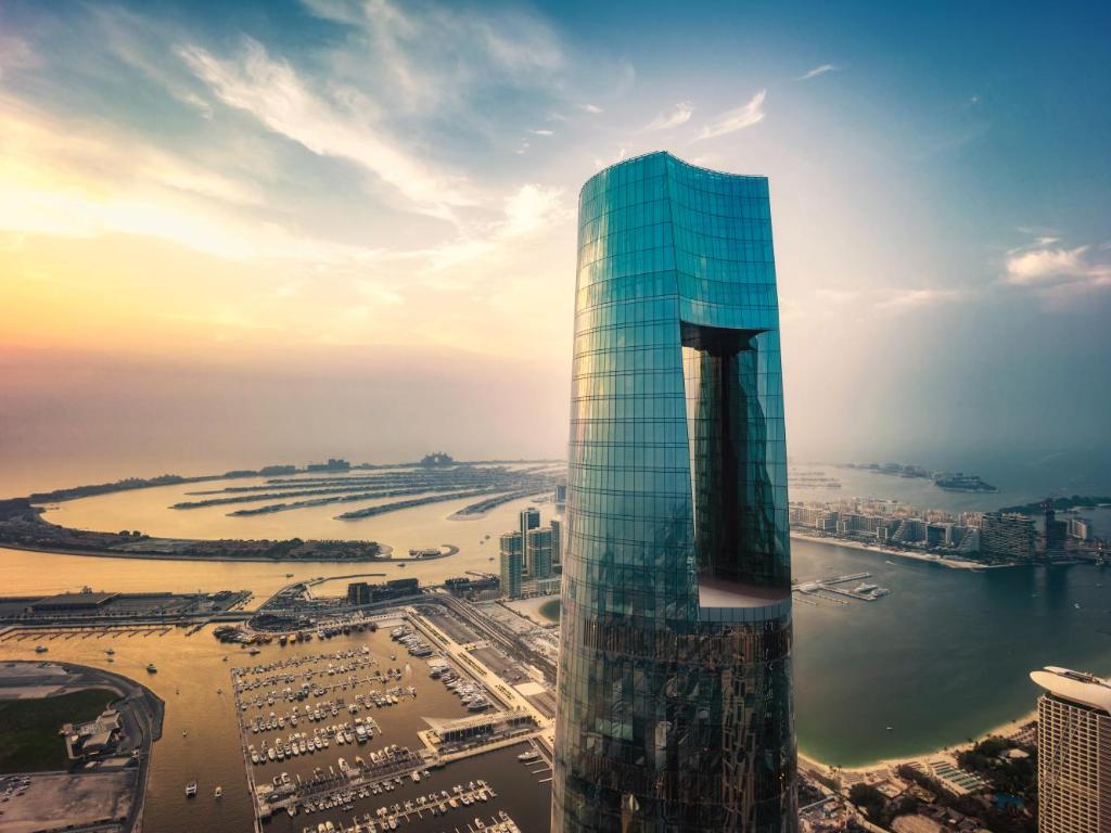 Infinity pool at Ciel Dubai Marina (Dubai Marina)