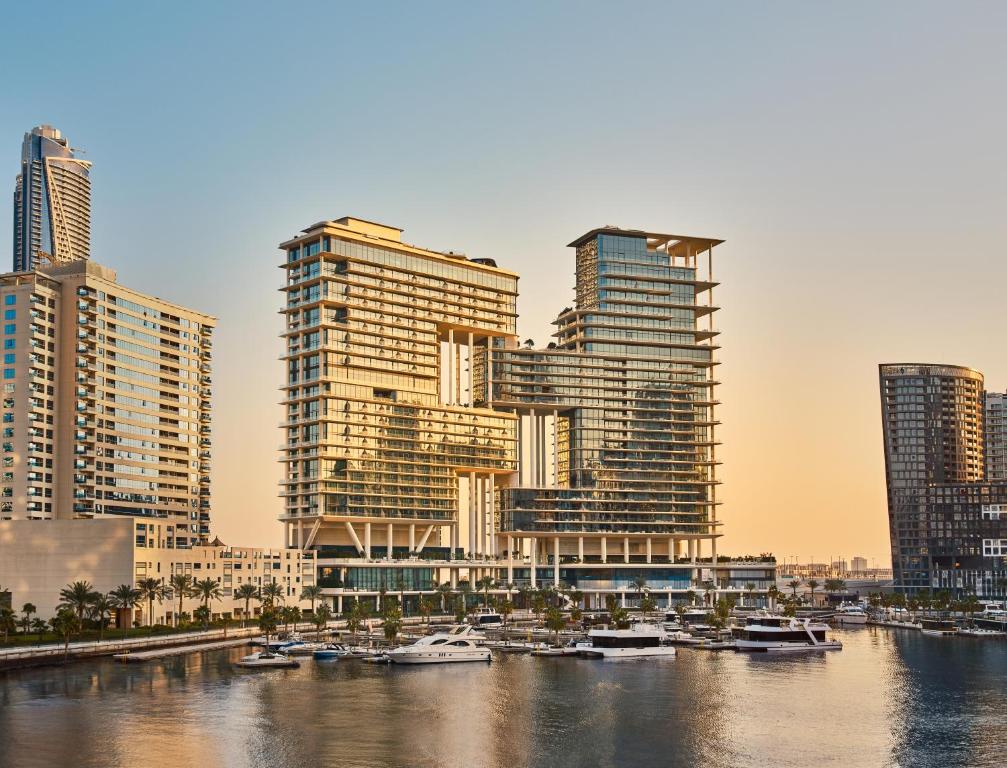 Infinity pool at The Lana, Dorchester Collection (Business Bay, next to Downtown Dubai)